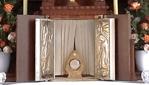 A small open tabernacle with a gilded vessel inside