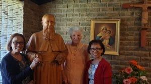 Two women beside a statue of Father Joseph Kentenich and the Mother Thrice Admirable picture