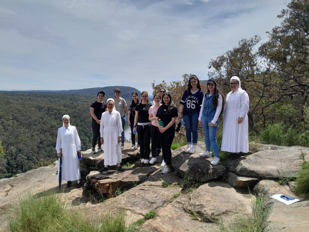Young adults and Schoenstatt Sisters on a bushland lookout